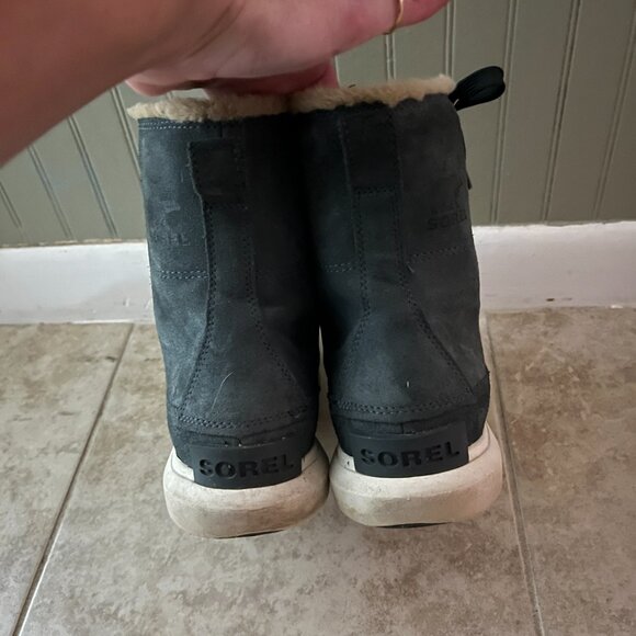 Sorel Women's size 7 navy winter boots - Picture 3 of 6